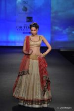 Model walk the ramp for Anju Modi show at PCJ Delhi Couture Week Day 3 on 10th Aug 2012 200 (38).JPG